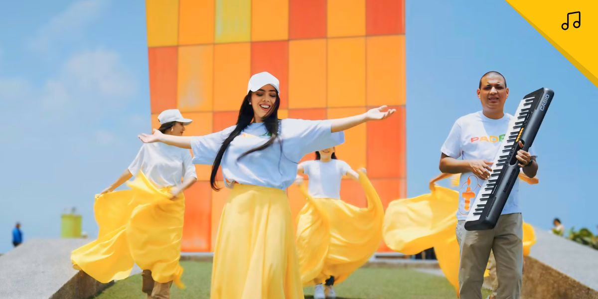Al ritmo del vallenato la colombiana Catherin Falla afirma su fe en Dios con “Padre”